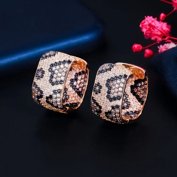 Leopard "In/Out" Rectangular Hoop Earrings - Picture 8 of 8